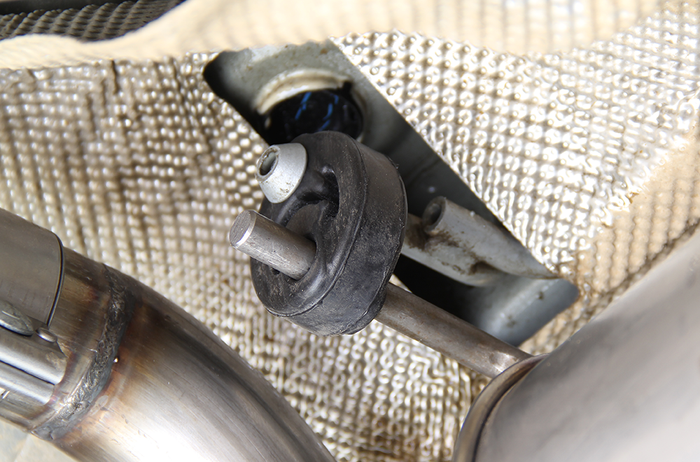 Car deals exhaust hanger